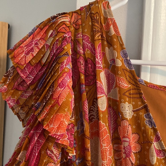 Beautiful Ann Taylor dress.Perfect flutter short sleeves for summer. - Picture 5 of 6